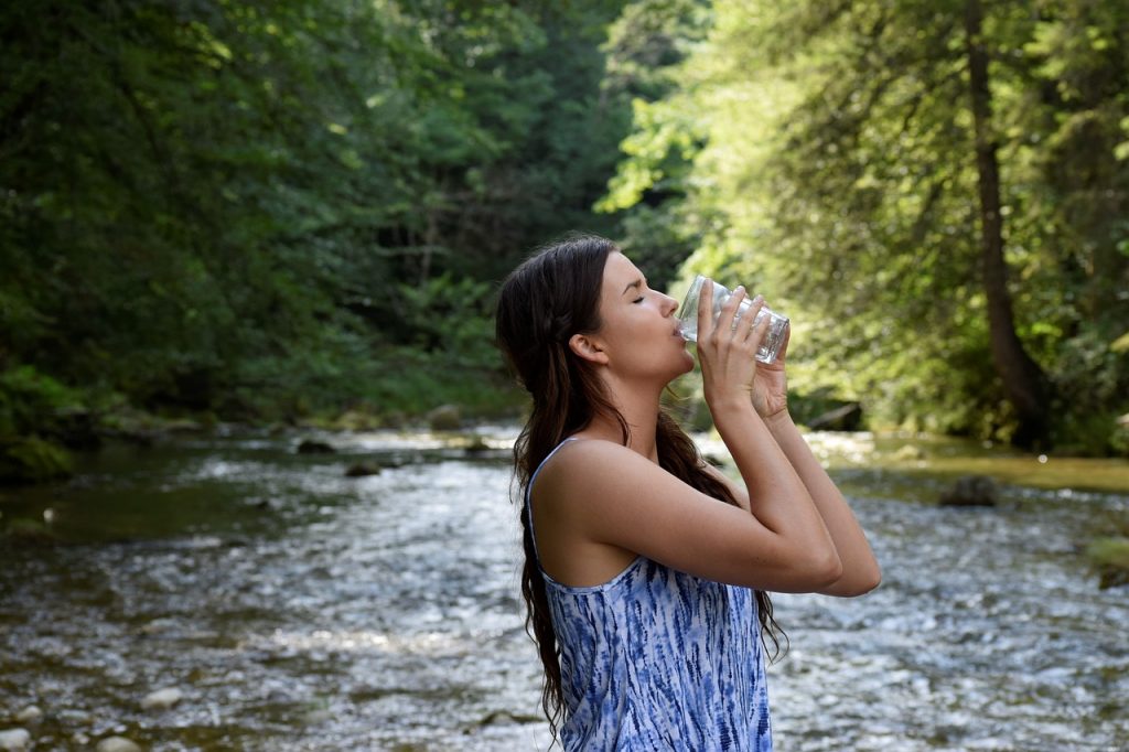 How to Remain Hydrated During Summer Drinking water